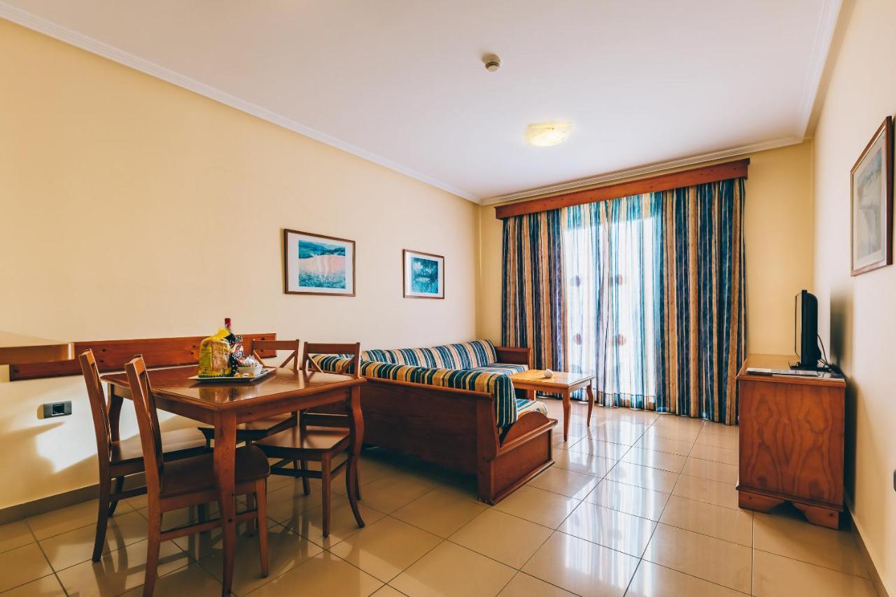 Grand Muthu Golf Plaza Hotel San Miguel de Abona Exterior foto A typical apartment