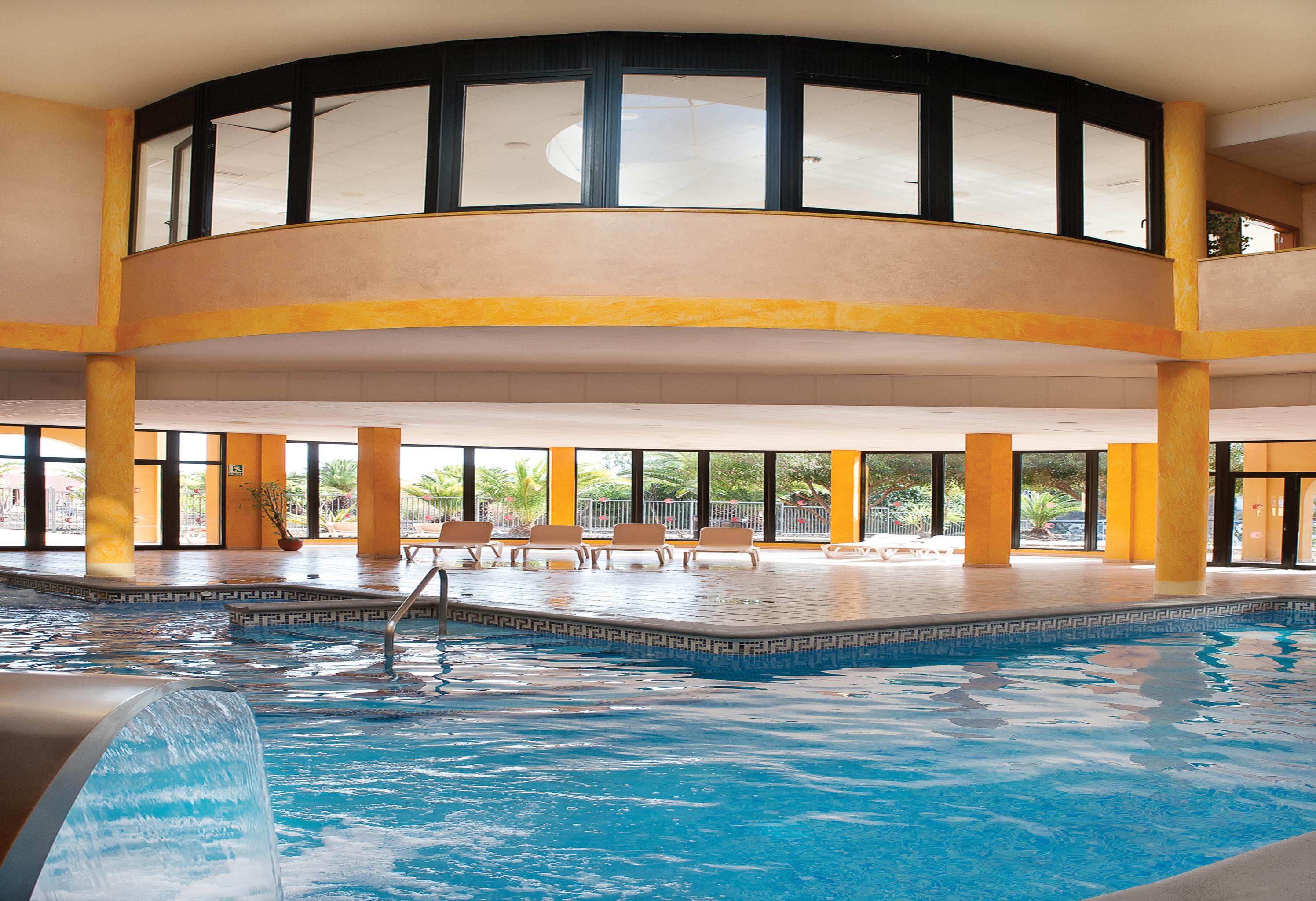 Grand Muthu Golf Plaza Hotel San Miguel de Abona Exterior foto The indoor pool at the hotel