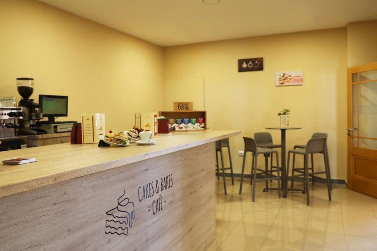 Grand Muthu Golf Plaza Hotel San Miguel de Abona Exterior foto The interior of a typical café
