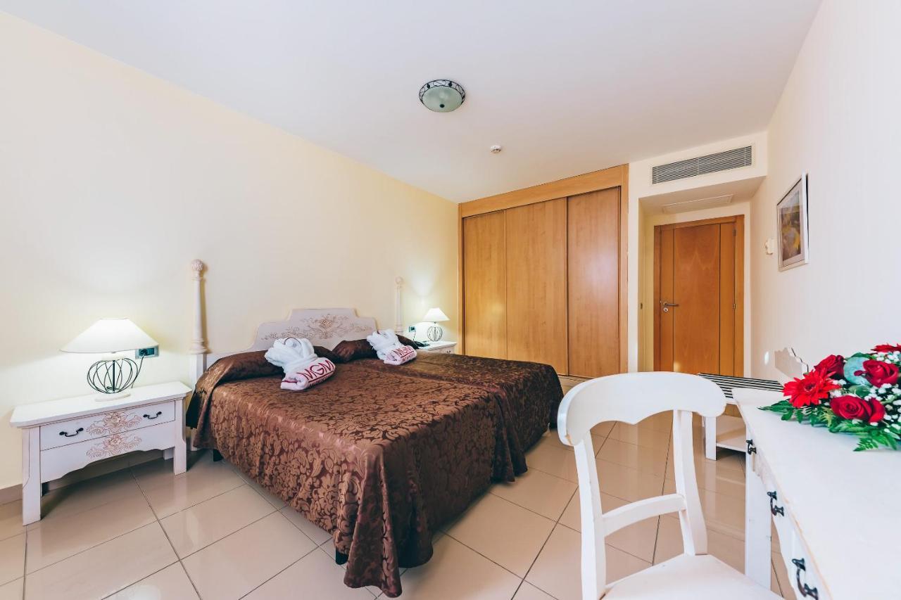 Grand Muthu Golf Plaza Hotel San Miguel de Abona Exterior foto A bedroom in a hotel