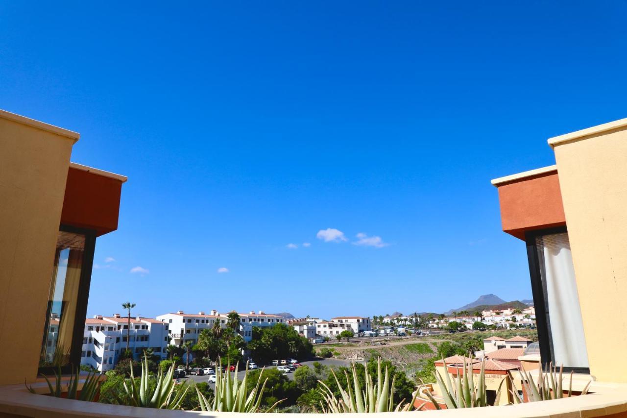Grand Muthu Golf Plaza Hotel San Miguel de Abona Exterior foto View of the town of Arona