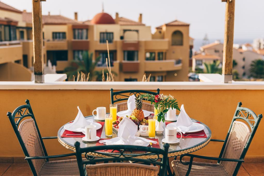 Grand Muthu Golf Plaza Hotel San Miguel de Abona Exterior foto A breakfast table