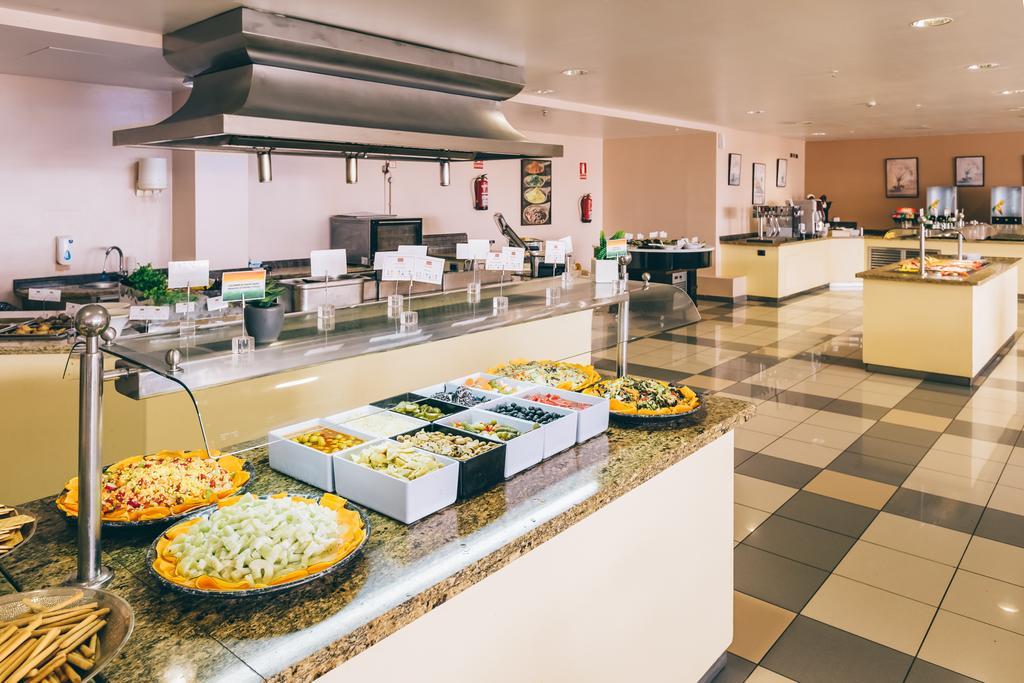 Grand Muthu Golf Plaza Hotel San Miguel de Abona Exterior foto A buffet at a hotel