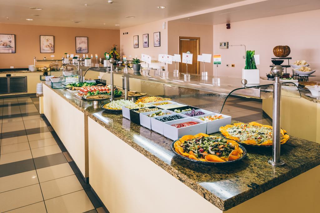 Grand Muthu Golf Plaza Hotel San Miguel de Abona Exterior foto A salad bar